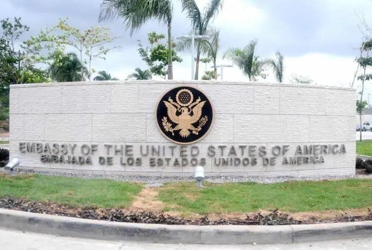 Embajada de EE. UU. explica causas de inadmisibilidad para visas de inmigrante